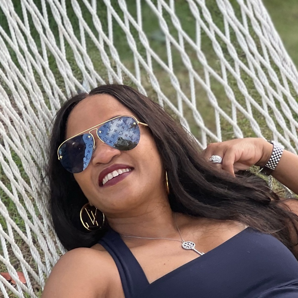 Meet your Posher, Sharon